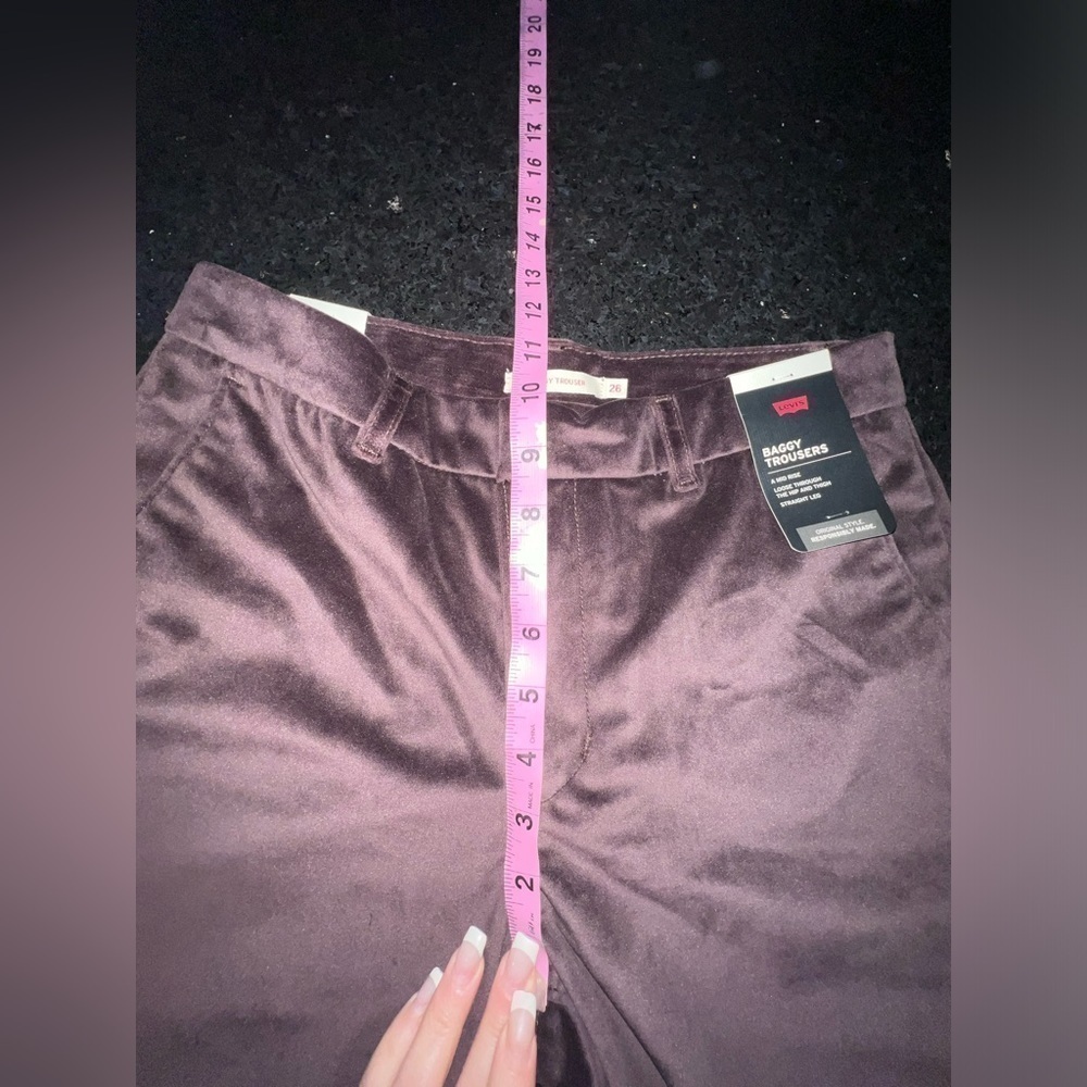 🎉HOST PICK🎉 NWT LEVI’S PLUM VELVET WIDE LEG BAGGY LEG PANTS SZ 25x31 - Picture 10 of 13